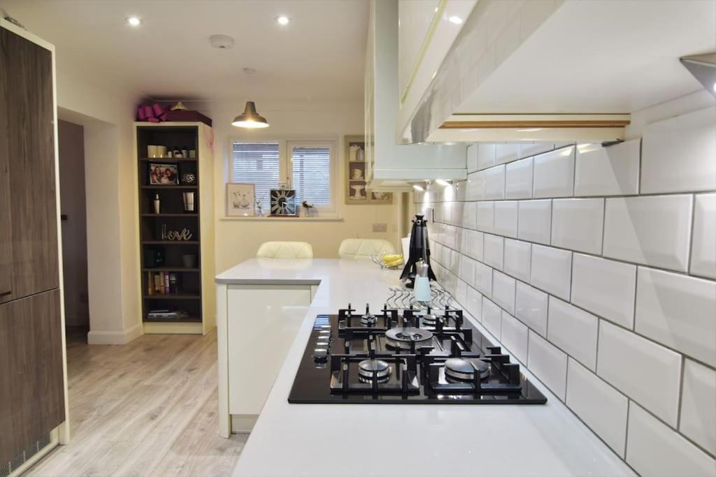 Mikes At Menai - Stylish & Spacious 3 Bed House In Menai Bridge. 외부 사진