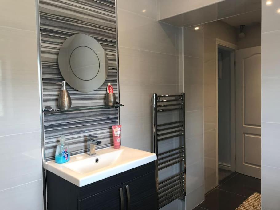 Mikes At Menai - Stylish & Spacious 3 Bed House In Menai Bridge. 외부 사진