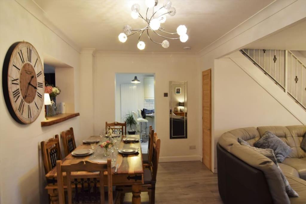 Mikes At Menai - Stylish & Spacious 3 Bed House In Menai Bridge. 외부 사진